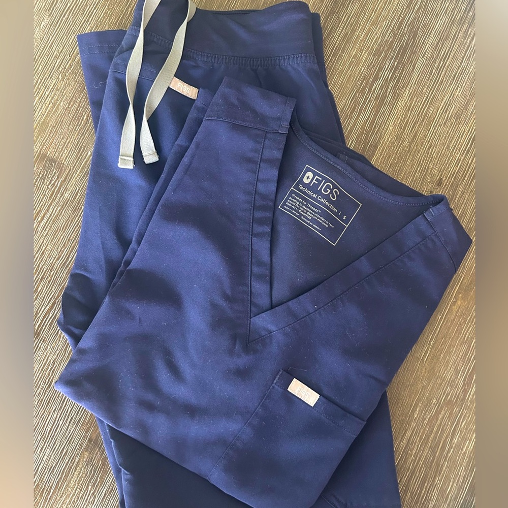 FIGs scrub set